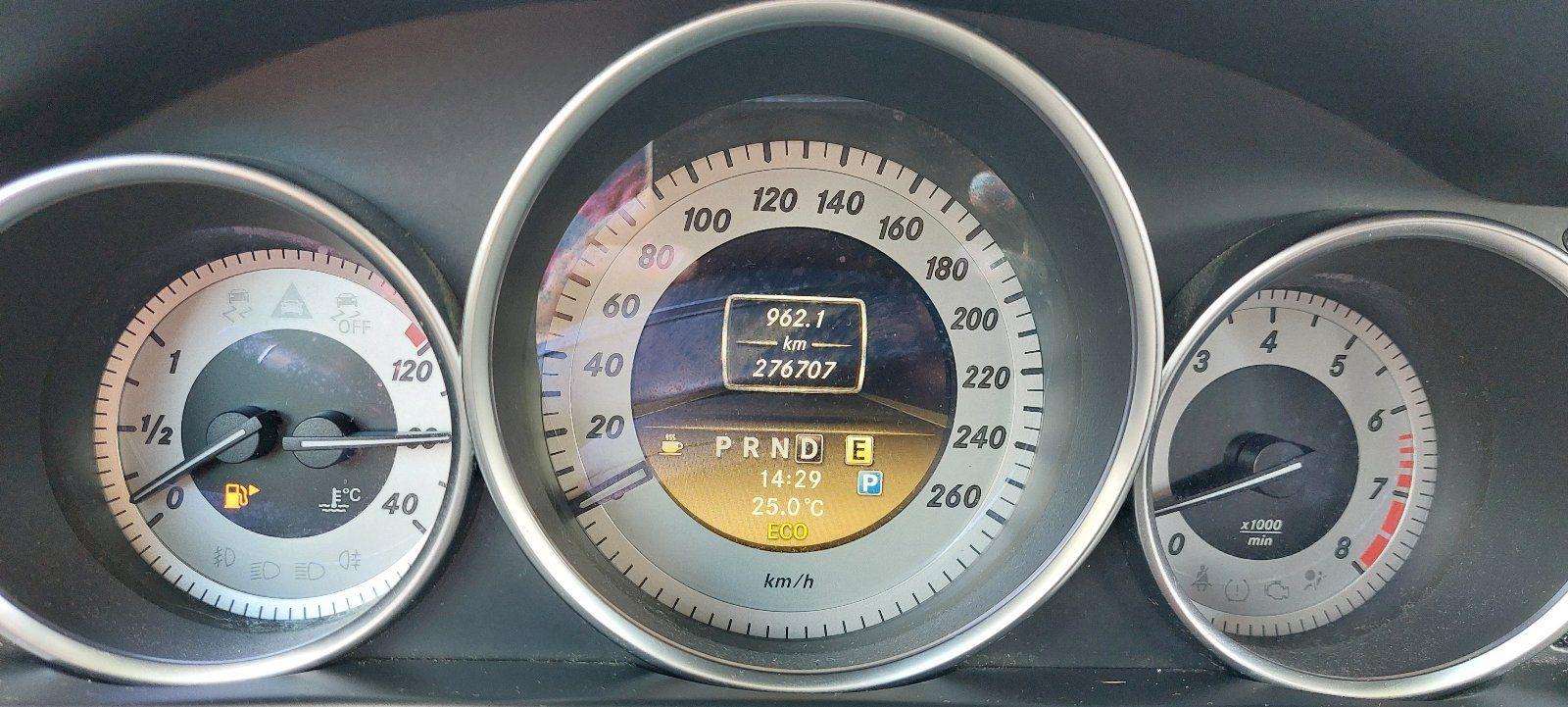 Mercedes-Benz C180 2011 — photo 10