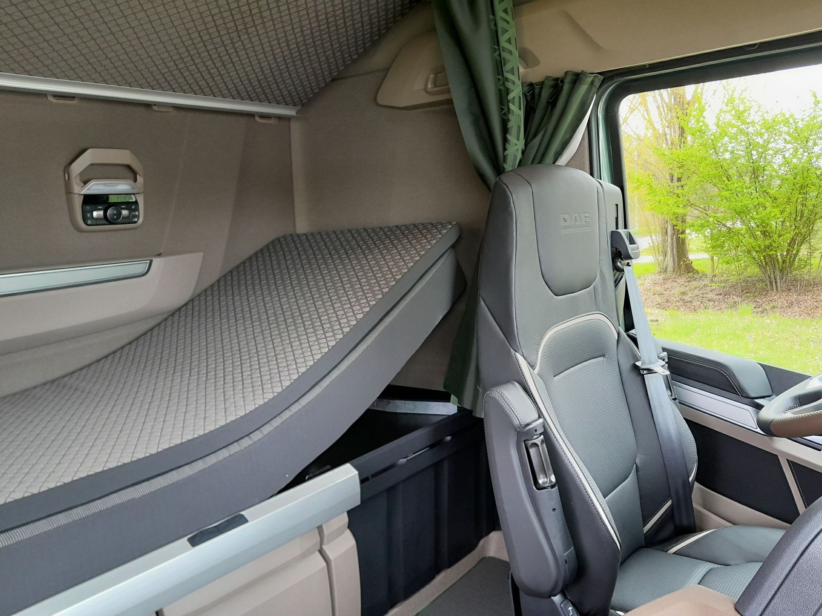 Fahrzeugabbildung DAF FT XG+ 530 EMERALD EDITION