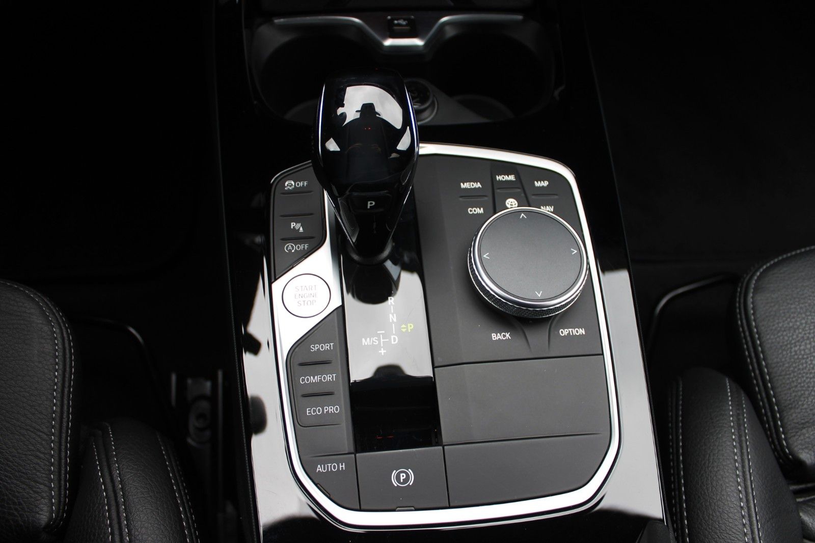 Fahrzeugabbildung BMW 118i M-Sport Steptr. Navi Temp. HIFI PDC KAM SHZ