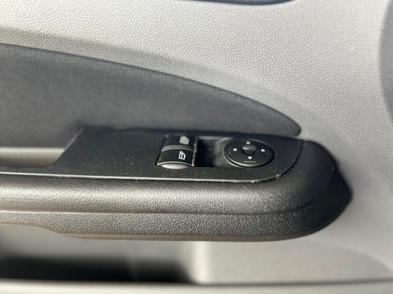 Ford Focus 2011 — photo 12