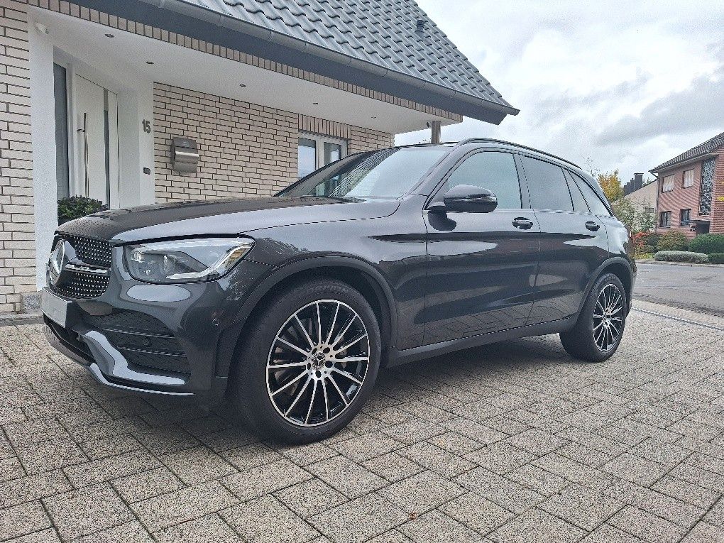 Image of Mercedes-Benz GLC 300
