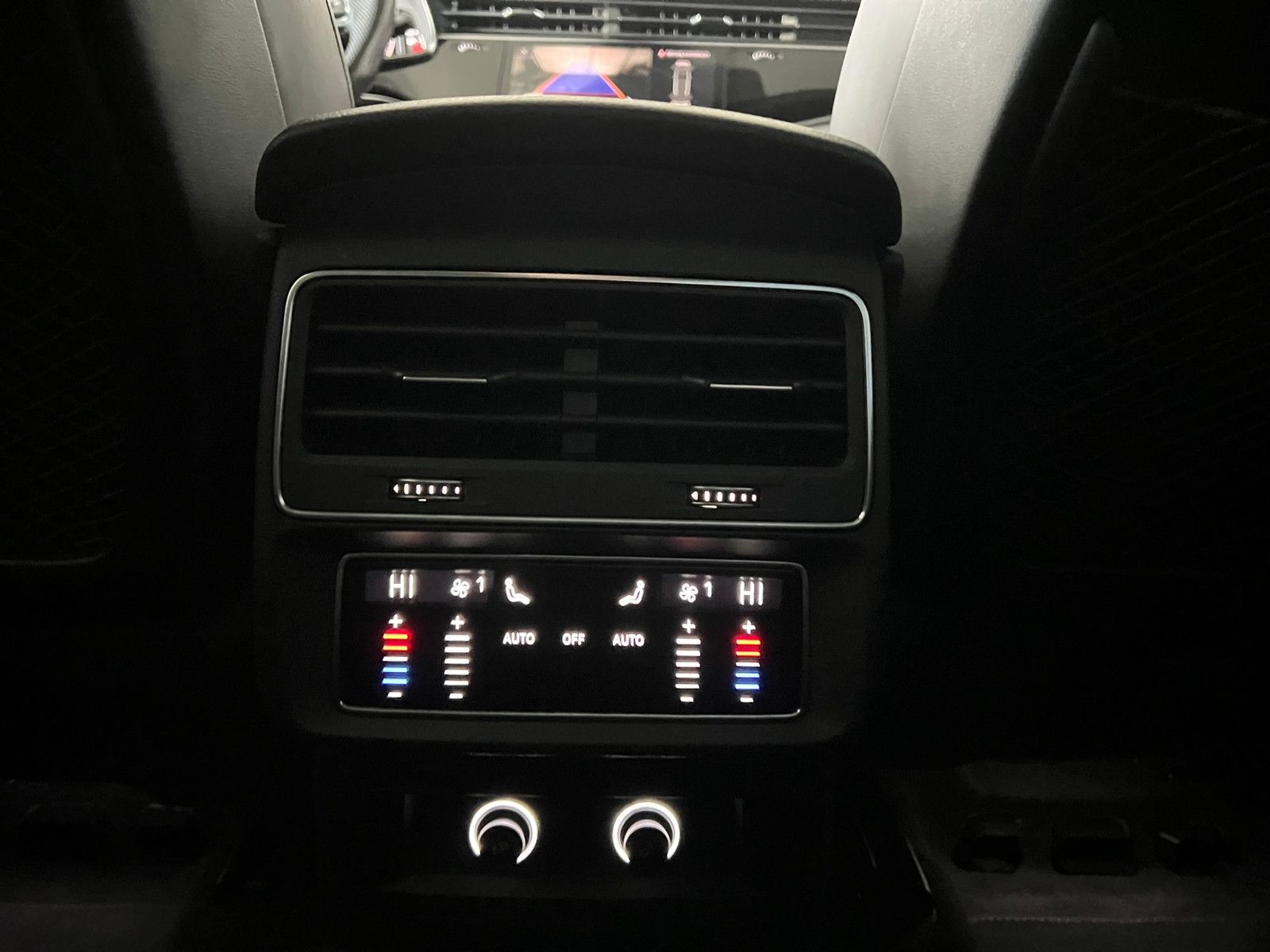 Fahrzeugabbildung Audi Q7 50 TDI Quattro S-LINE/PANO/ACC/MATRIX/7-SITZ