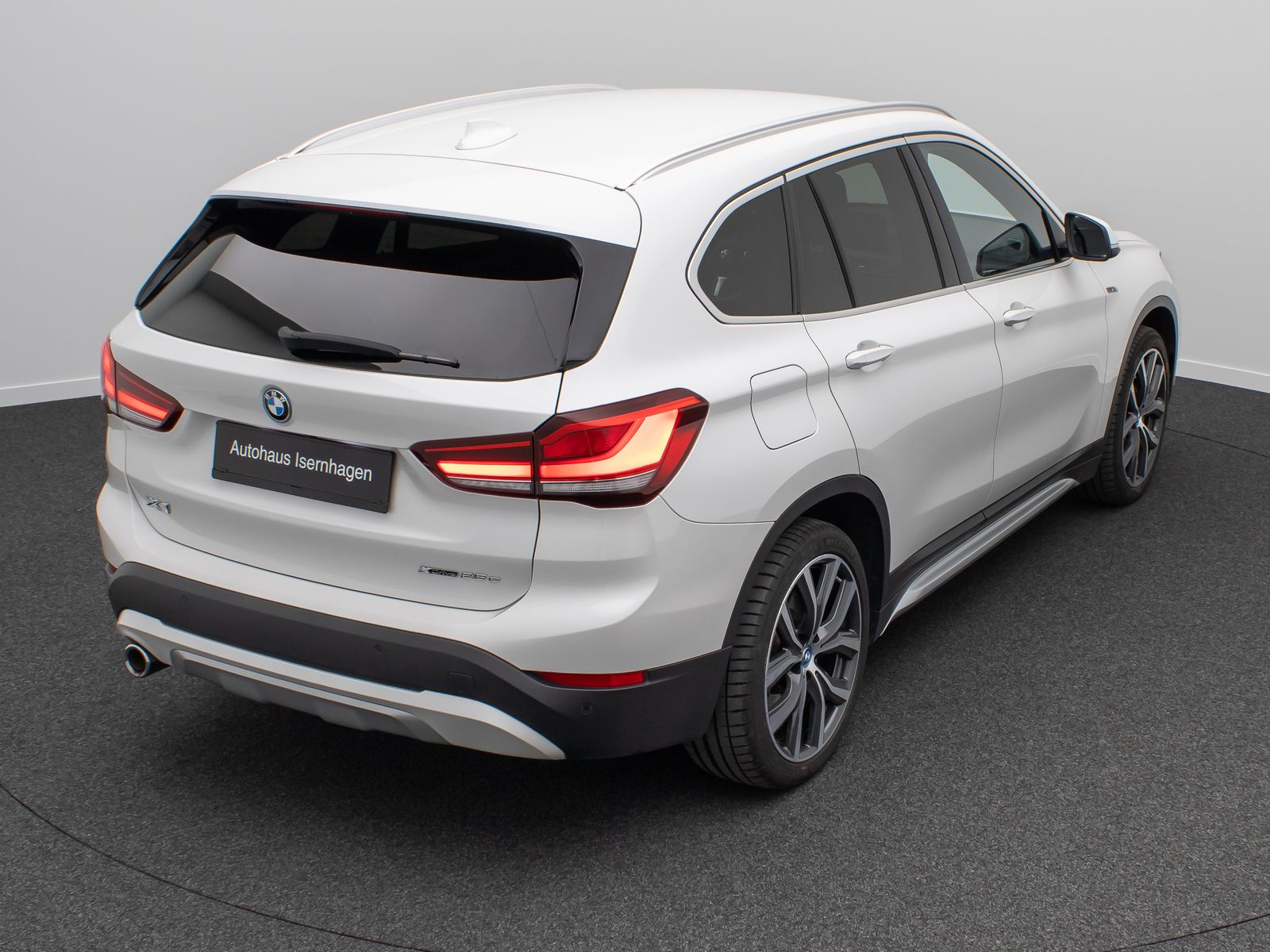 Fahrzeugabbildung BMW X1 xD25e xLine HUD Navi+ HiFi DAB Kamera 19Zoll