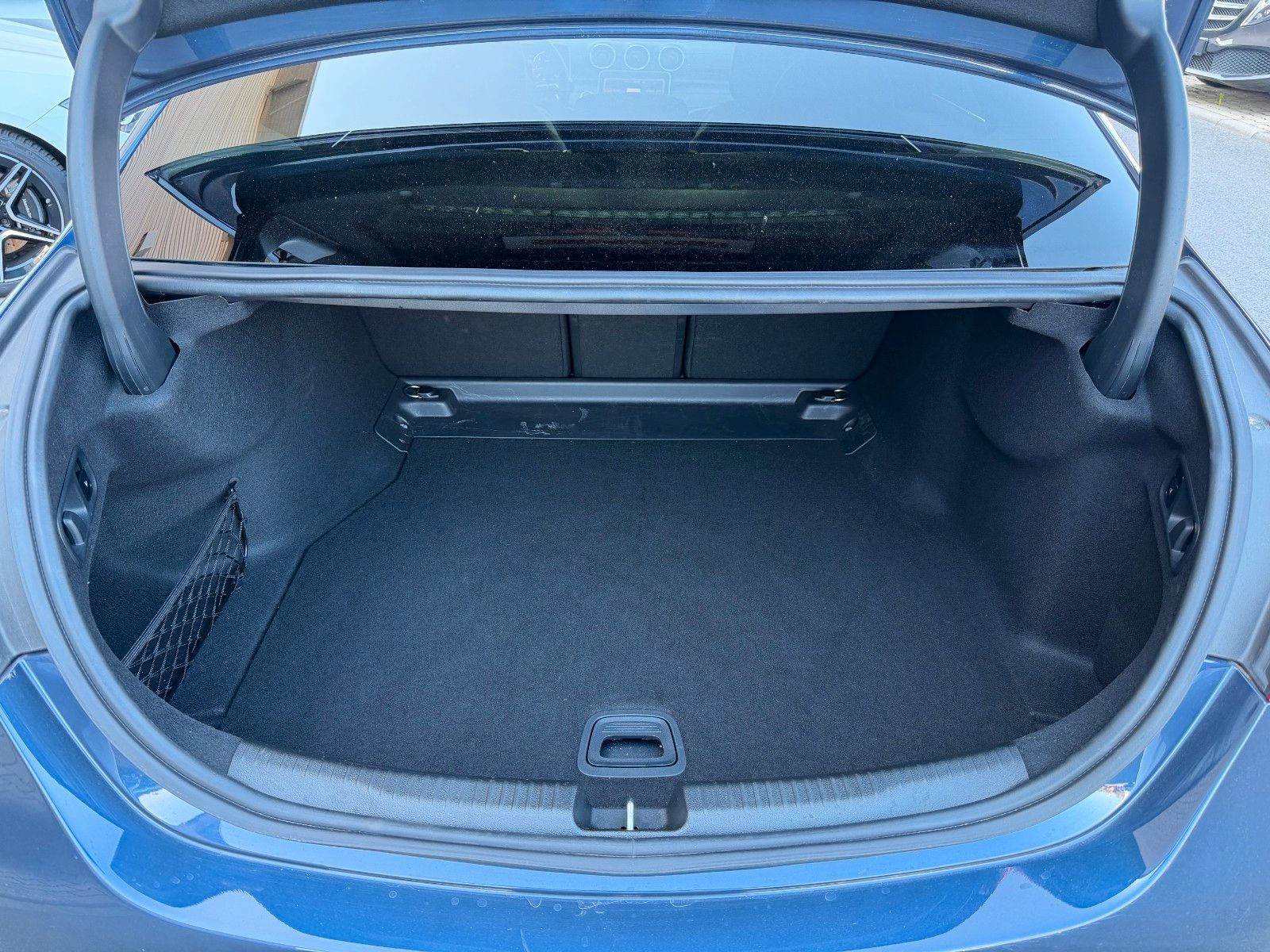 Fahrzeugabbildung Mercedes-Benz C 220d AMG+AHK+ESD+Night+TotW+RKamera
