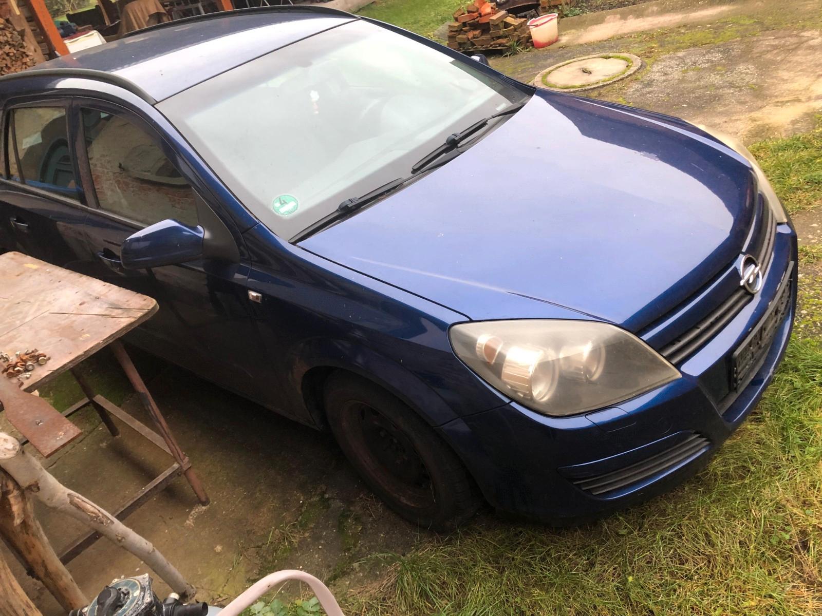 Opel Astra 2004 — rear view