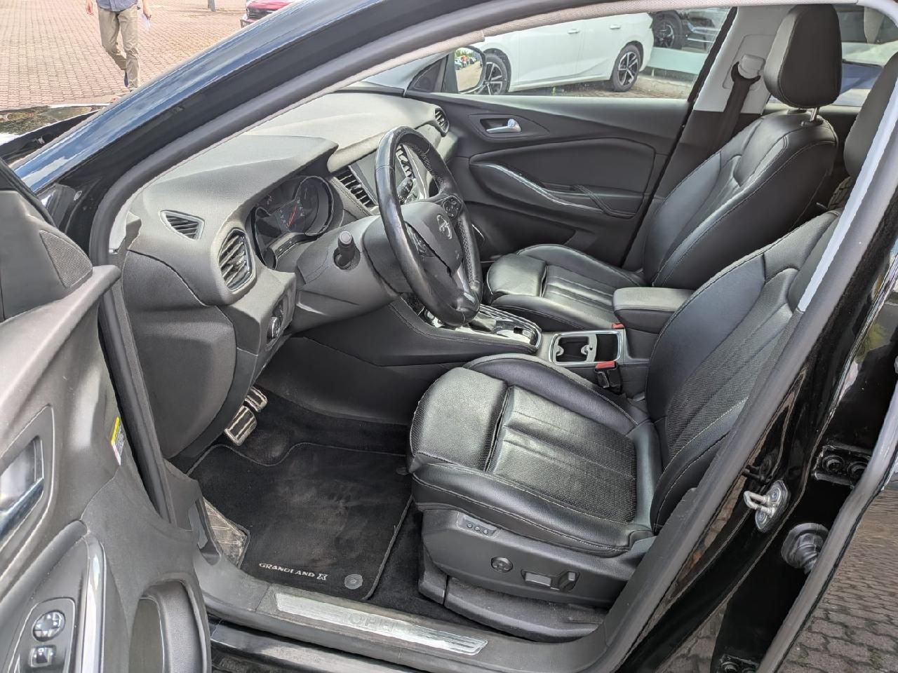 Fahrzeugabbildung Opel Grandland 1.6D Ultimate AT8 incl. WKR