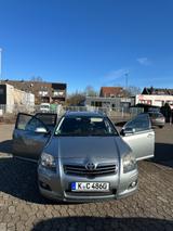Toyota Avensis Combi Travel 2,2-l-D-CAT Travel - Toyota Avensis in Düsseldorf