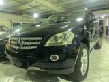 Mercedes-Benz ML320 CDI*SEHR GEPFLEGT*2.HAND*TEILLEDER*PDC*AHK - Mercedes-Benz ML 320 mit Diesel-Antrieb