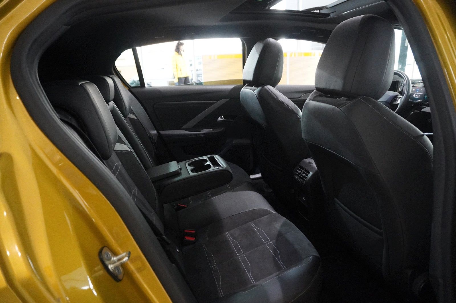 Fahrzeugabbildung Opel Astra L Lim. 1.6 HYBRID ULTIMATE NAVI/360°/HUD