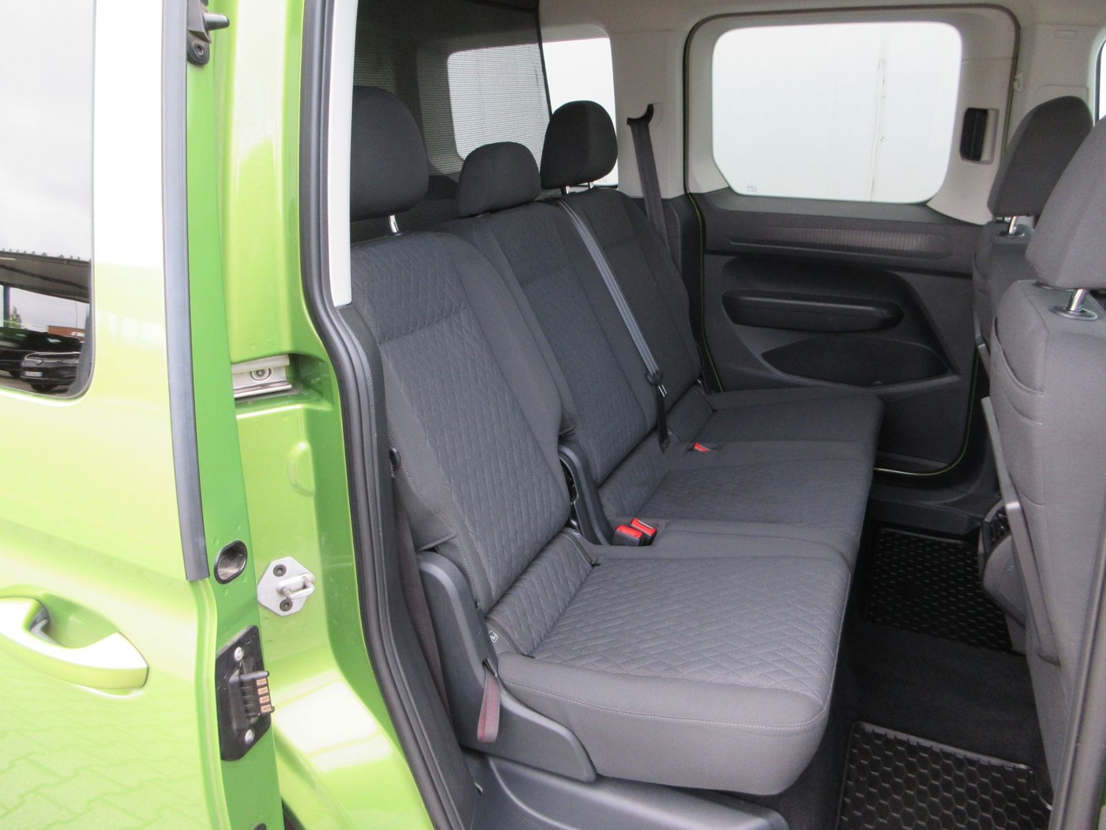 Caddy 2.0 TDI Life 5-SITZER/AHK/LED/16-ZOLL/APP-