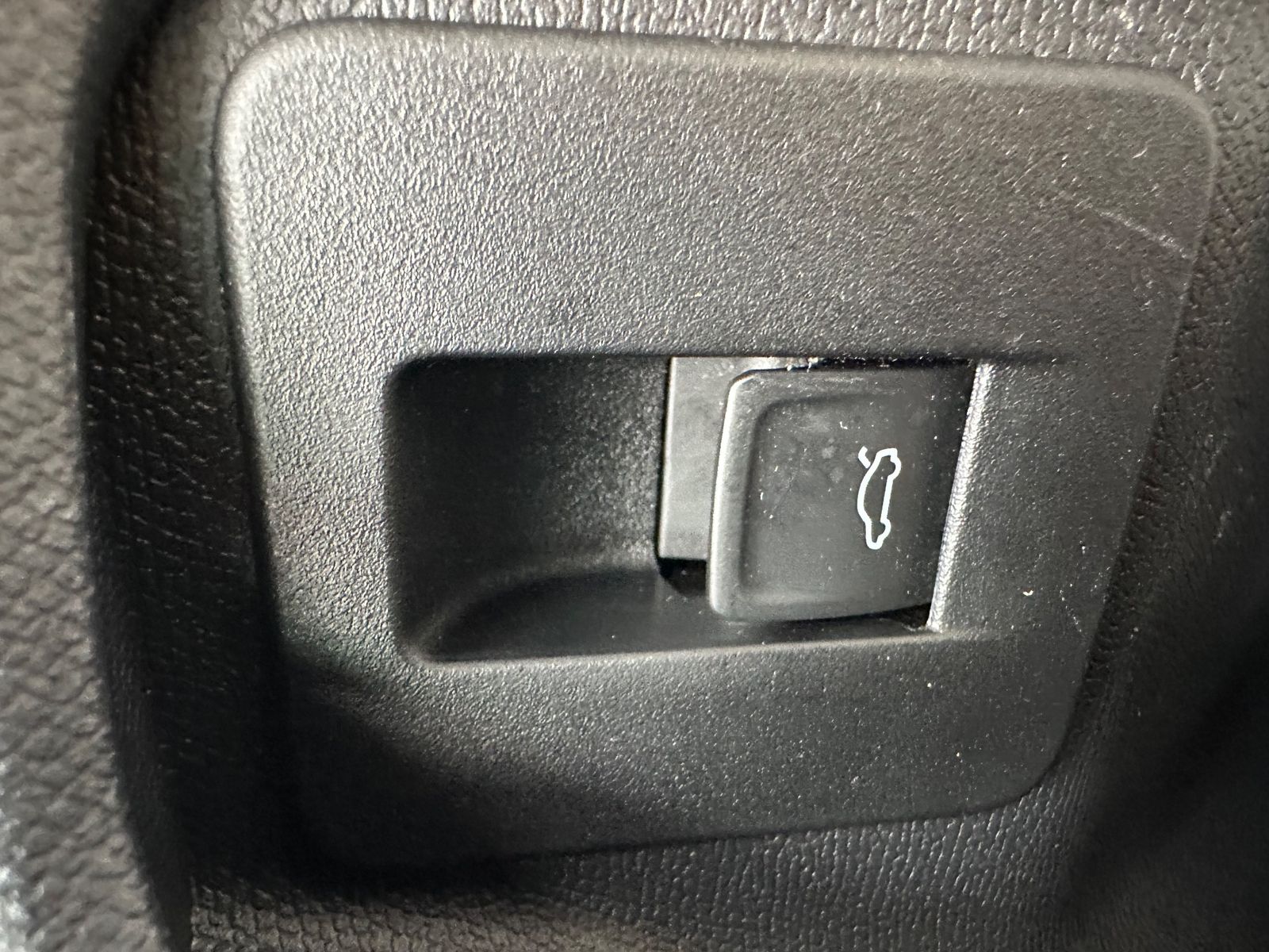 Fahrzeugabbildung CUPRA Leon Sportstourer 1.5 eTSI DSG NAV+LED+ACC+KAM
