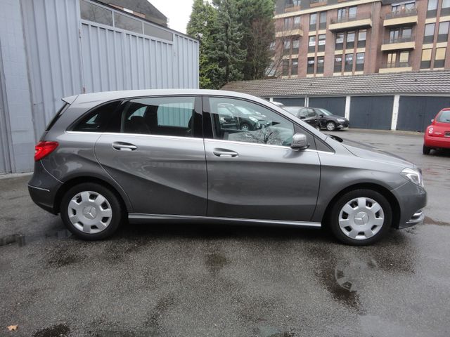 Mercedes-Benz B 180 Style  Navi PanoDach Xenon PDC SHZ 8xRäder