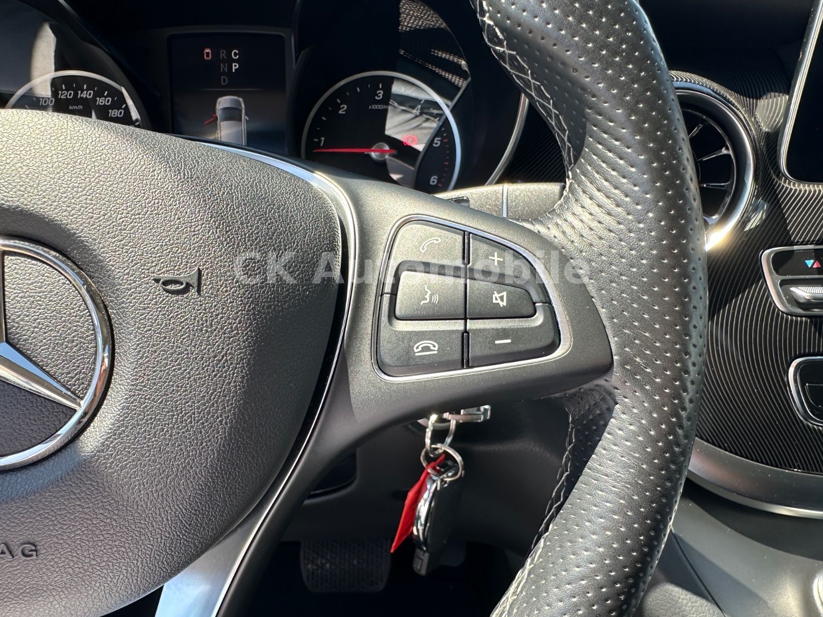 Fahrzeugabbildung Mercedes-Benz V 300d EDITION 4MATIC lang/7 Sitze/Navi/LED/AHK