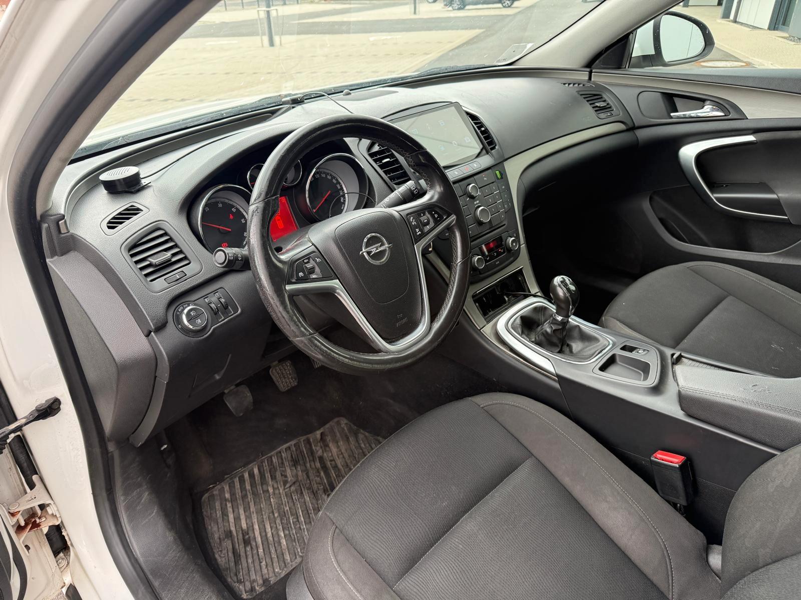 Opel Insignia 2012 — photo 9