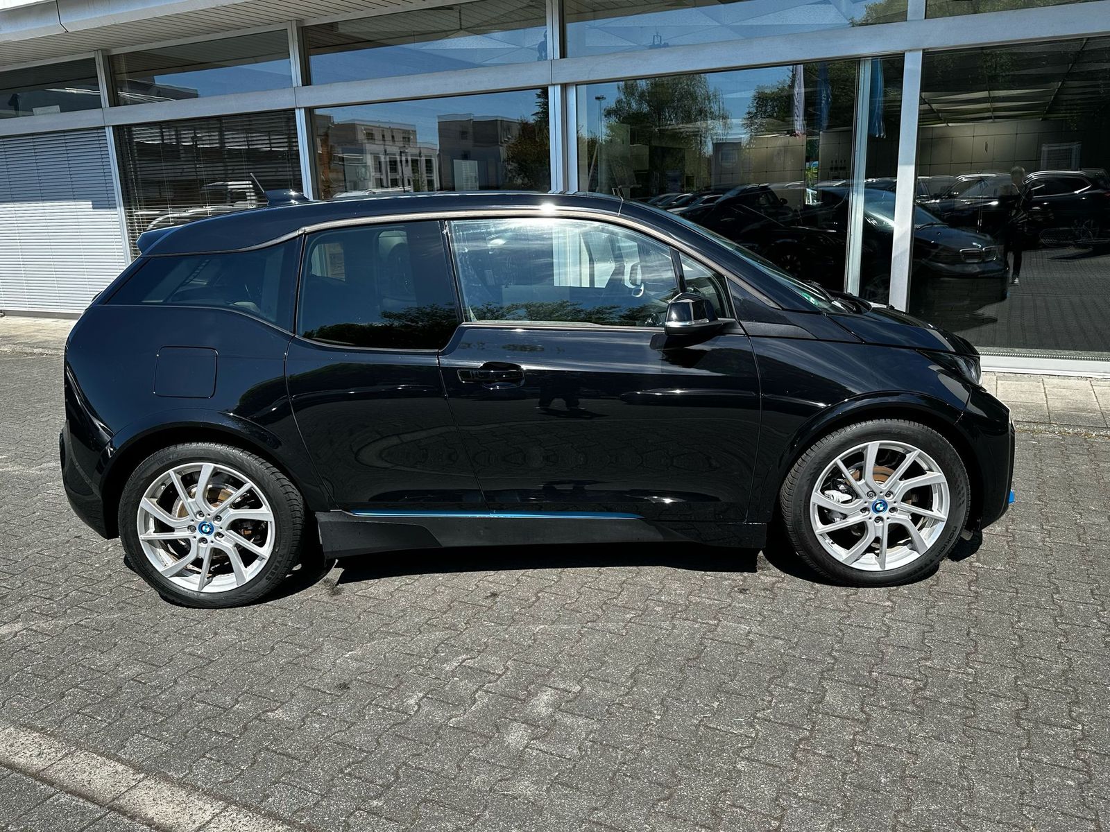 Fahrzeugabbildung BMW i3 s 120Ah PANO+NAVI+LED+SITZHZ+KAMER+TEMP+DAB+M