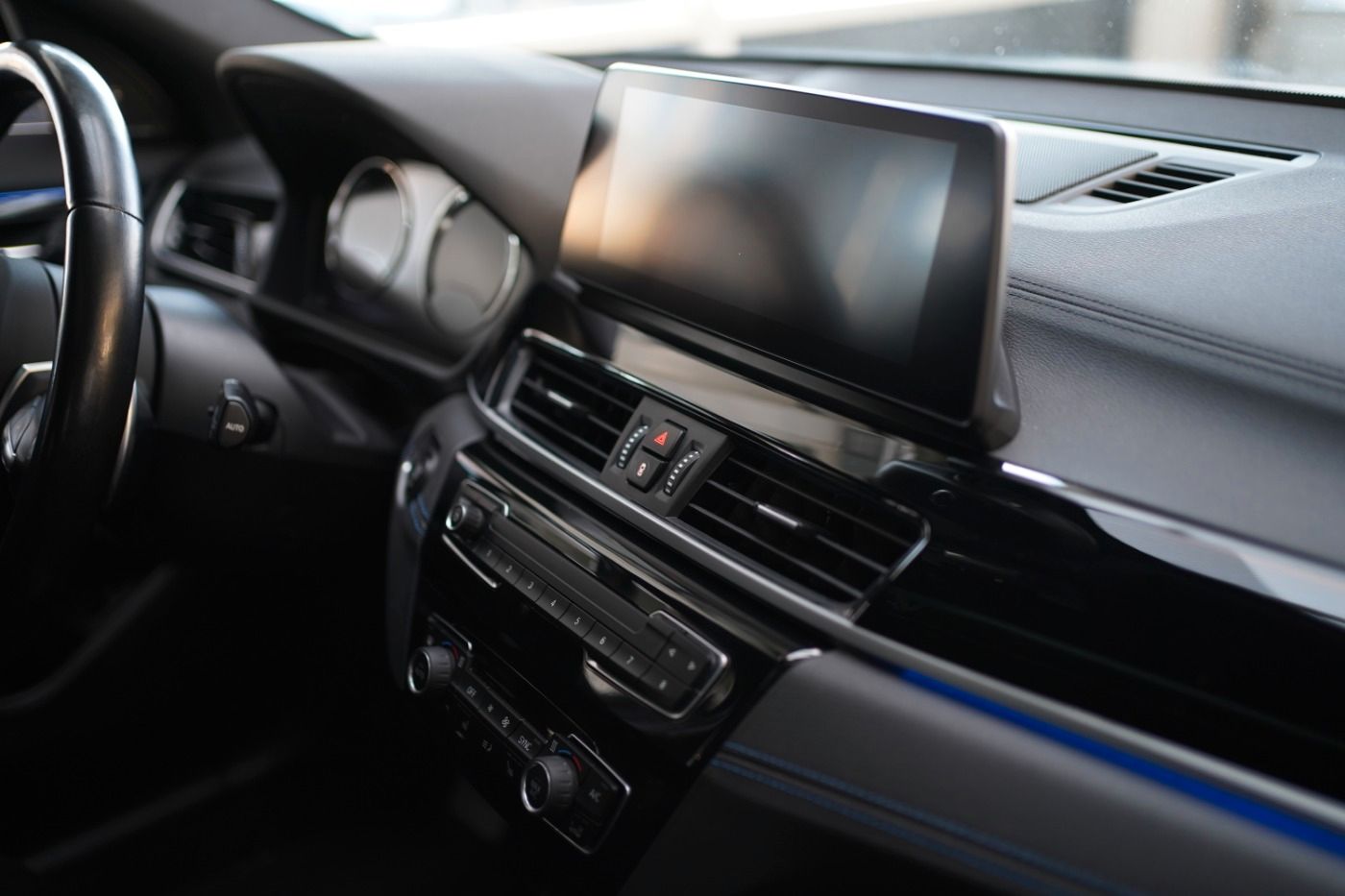 Fahrzeugabbildung BMW X2 M35i M Sport +Glasdach+HeadUp+Parkassist+Navi