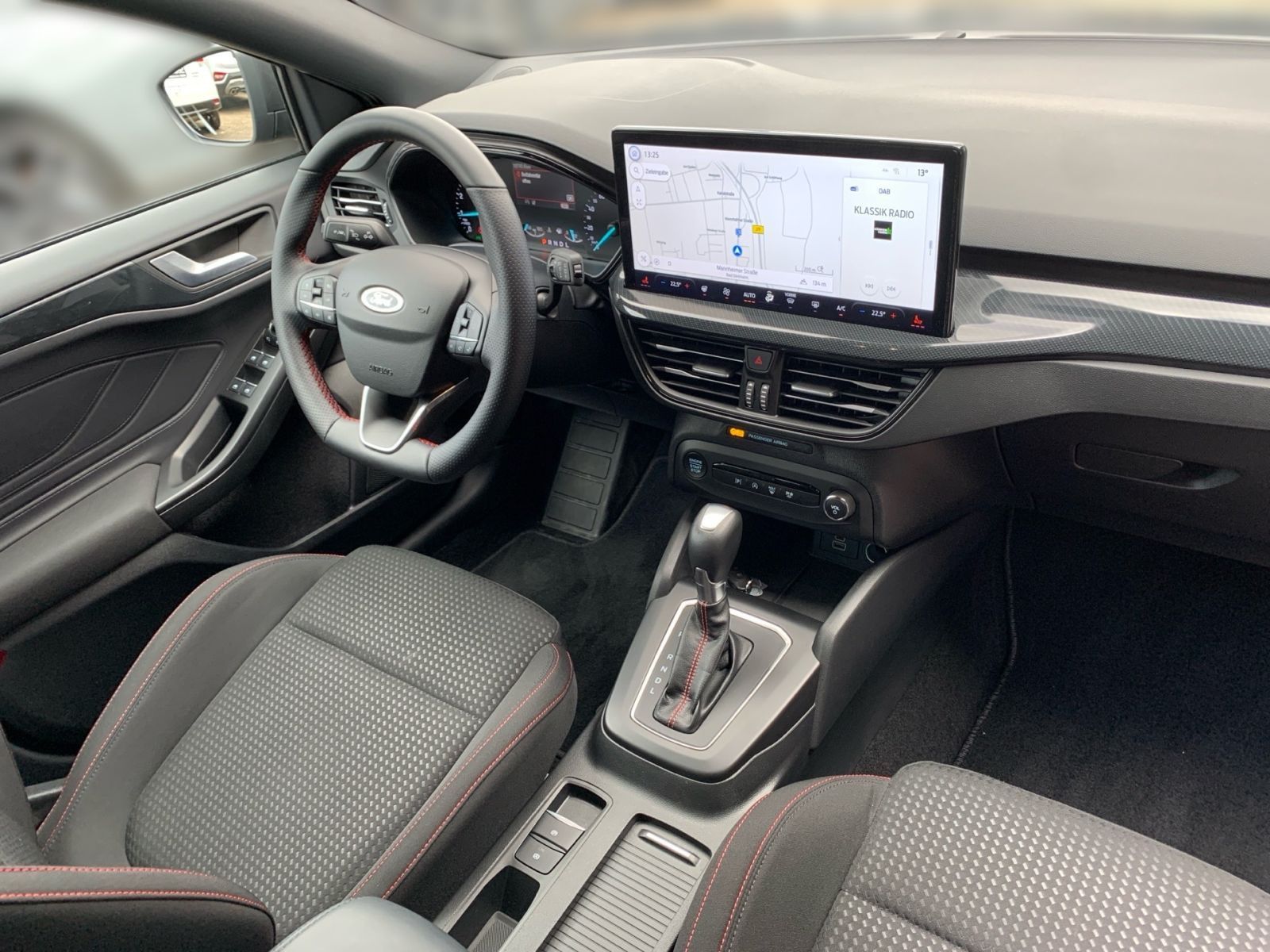 Fahrzeugabbildung Ford Focus 1.0 AT EcoBoost Mild-Hybrid ST-Line S/S Na