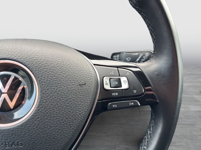 Touran UNITED 1.5 TSI R-LINE NAVI AHK DAB+7 SITZ