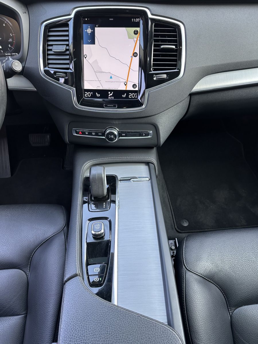 Fahrzeugabbildung Volvo XC90 B5 AWD Momentum Pro NAV+LED+VC+PANO+AHK+H&K