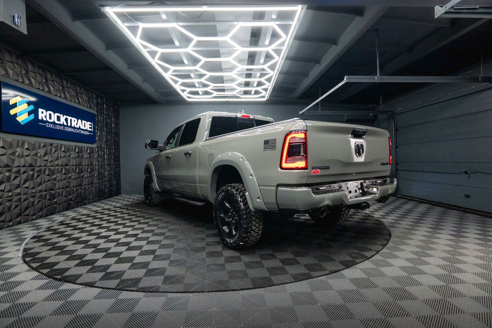 Fahrzeugabbildung Dodge RAM 5.7 V8 HEMI 4x4 Built to Serve LONG AxleLock