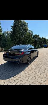 BMW 320d M Sport Automatik| 8-fachbereift + Felgen - : Schwarz, Felge