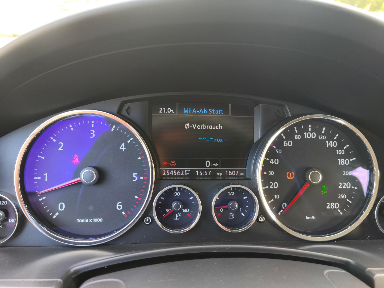 Volkswagen Touareg 2010 — photo 16
