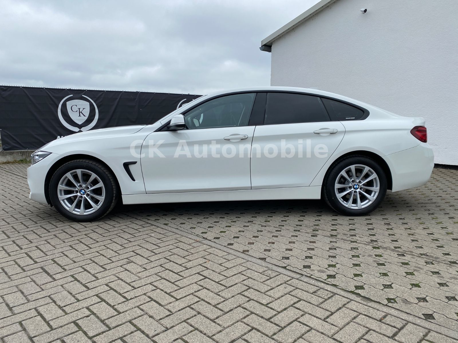 Fahrzeugabbildung BMW 420i xDrive Gran Coupe Advantage/Navi/LED/Kamera