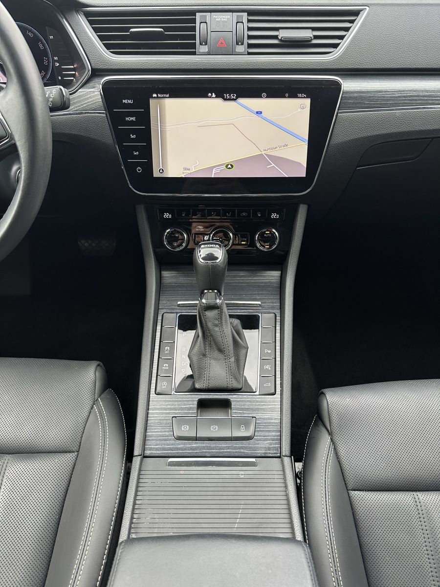 Fahrzeugabbildung SKODA Superb Combi Premium NAV+LED+PANO+360°+AHK+DCC