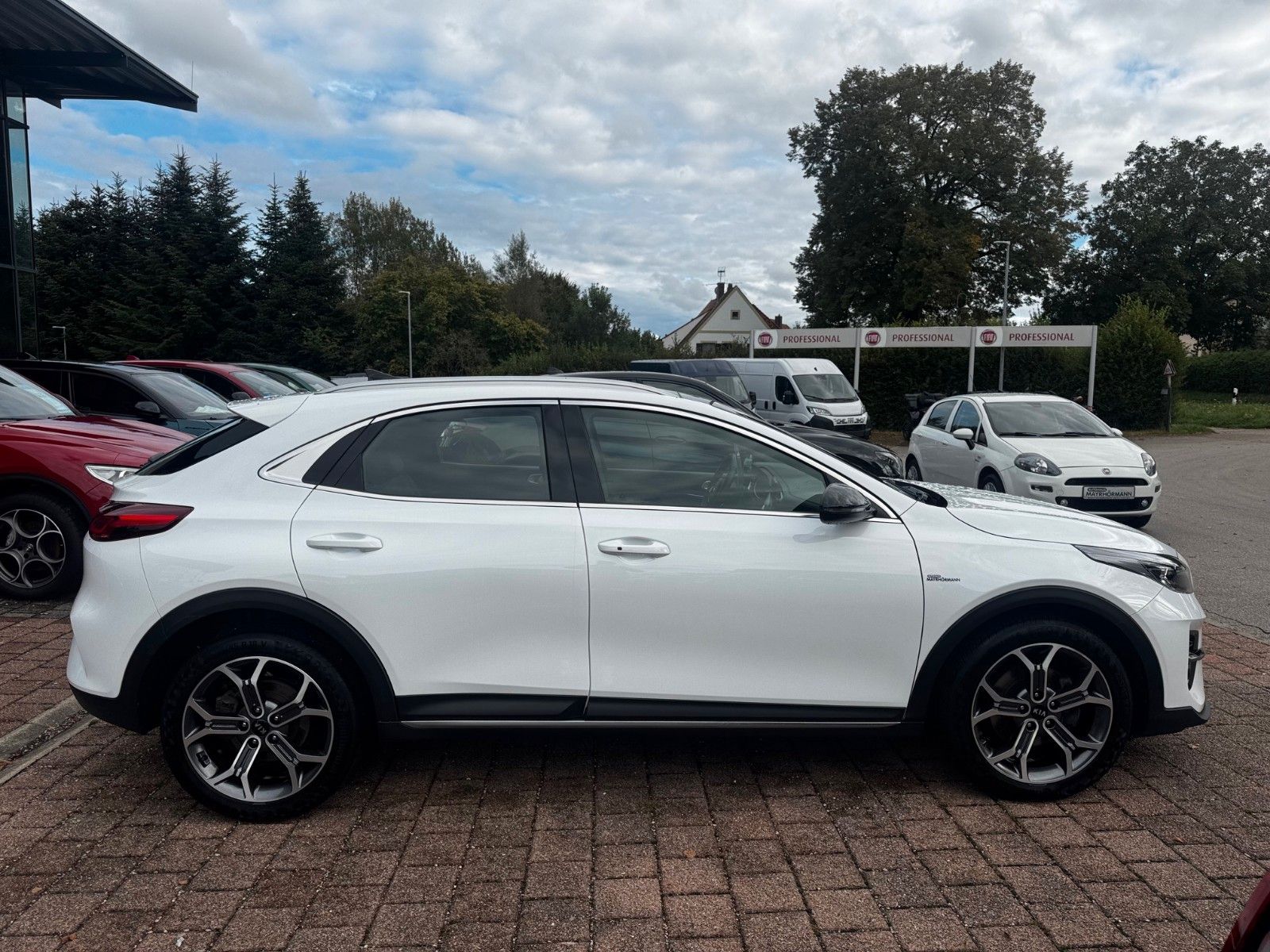 Fahrzeugabbildung Kia XCEED 1.5T SPIRIT 160PS NAV GLASDACH