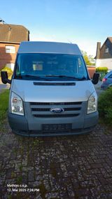 Ford Transit - Ford Tourneo mit Diesel-Antrieb: Behindertengerecht