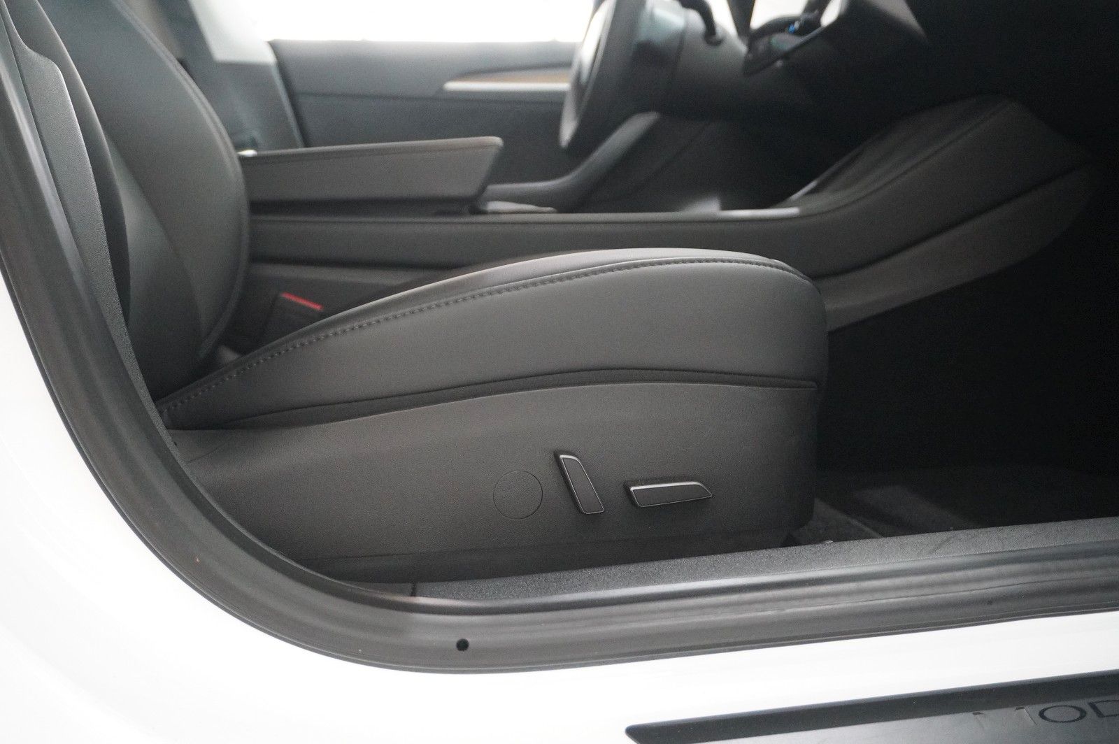 Fahrzeugabbildung Tesla Model 3 LONGRANGE DUAL-MOTOR NAVI/KAMERA/DAB/AMD
