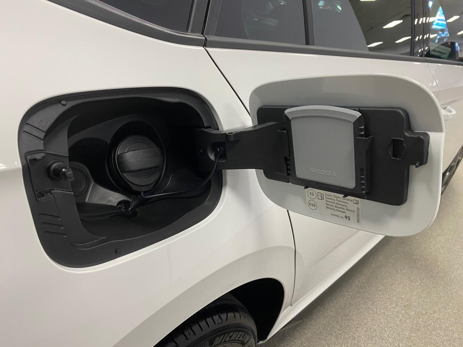 Fahrzeugabbildung SKODA Kamiq 1.5 TSI ACT DSG Monte Carlo+AHK+MATRIX++++