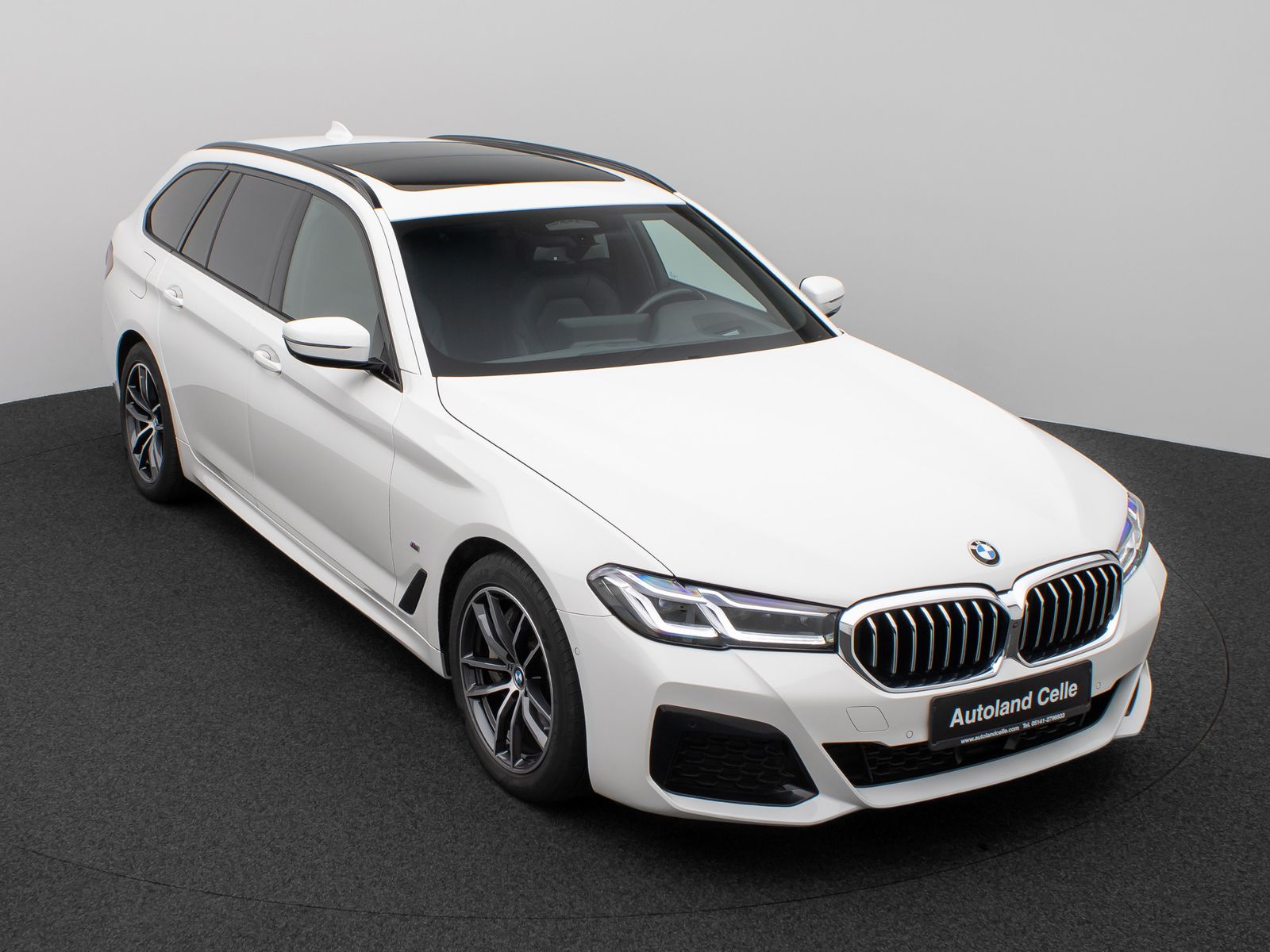 Fahrzeugabbildung BMW 530d xD M Sport Panorama Laser 360°HUD DAB H/K