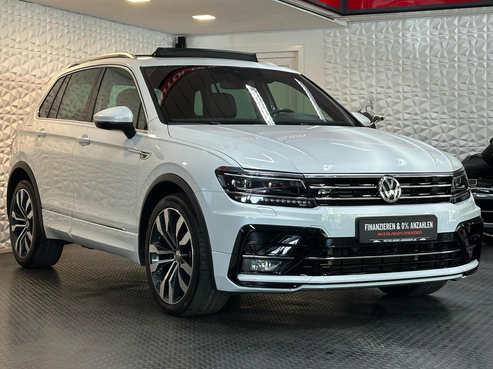 VW Tiguan 2.0TDI R LINE 4M PANO#LED#AHK#ACC#HUD#SH - Image 2