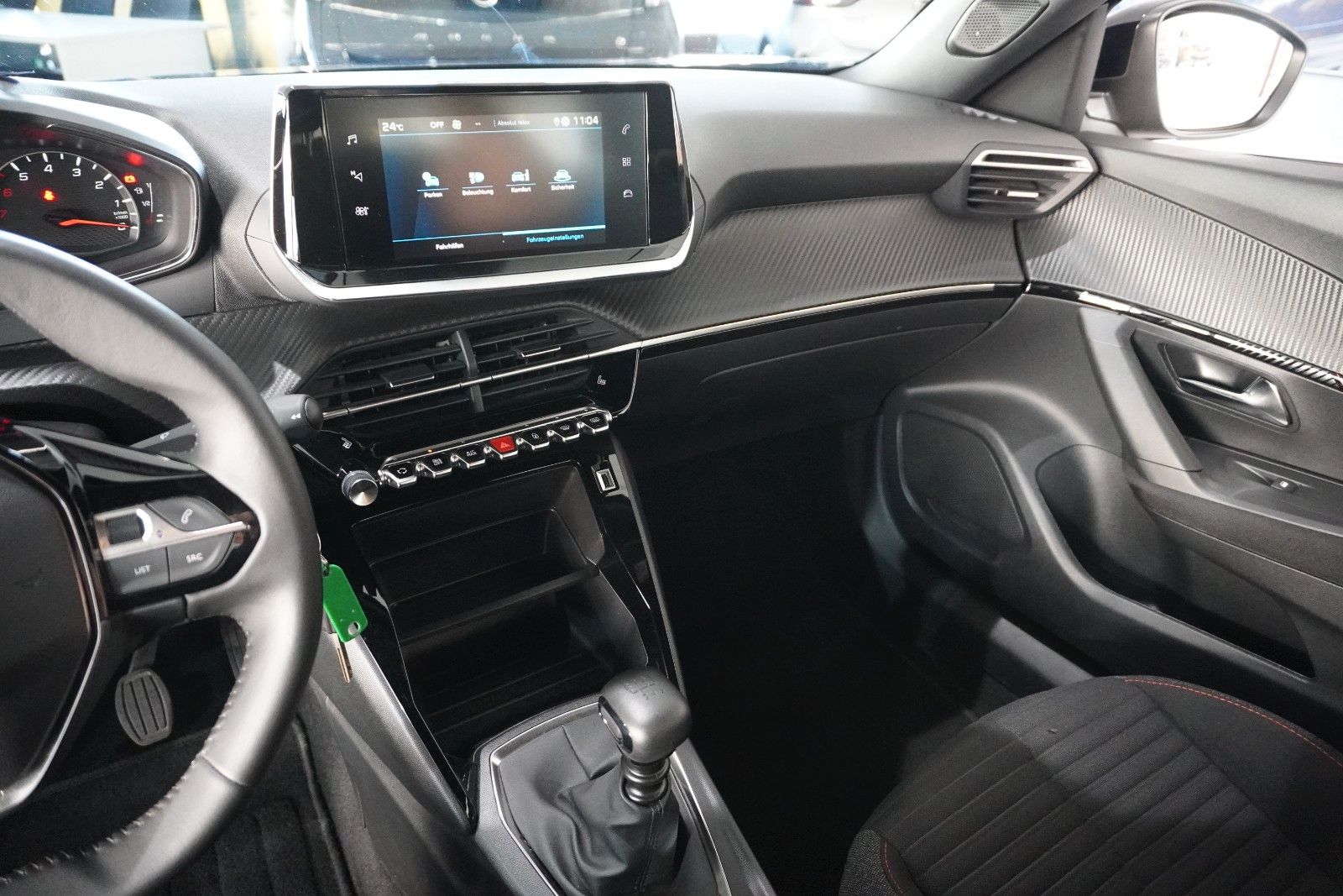 Fahrzeugabbildung Peugeot 2008 1.2T ACTIVE PACK NAVI/LED/KAMERA/SPORT/SH