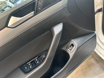 MYAUTOCENTER – Gebraucht- und Jahreswagen mit Werkstattservice in Pfaffenhofen Volkswagen Passat *AHK*ACC*KLIMAAUTO*LED*NAVI*1.HAND*