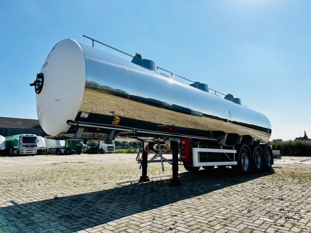 Magyar Food - ADR 3 - 30.000ltr - 3 comp. - 6.100kg