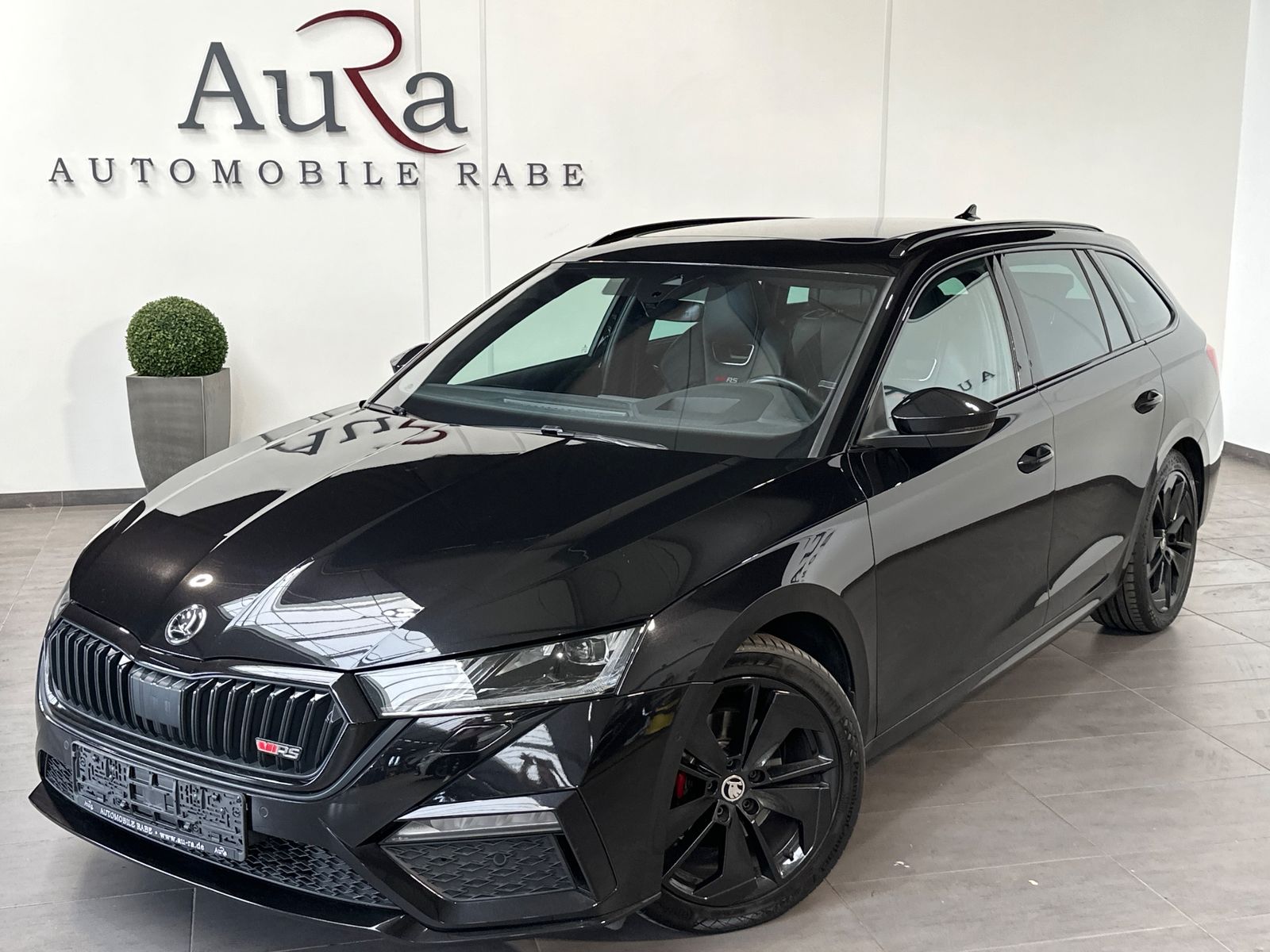 Fahrzeugabbildung SKODA Octavia Combi 2.0 TDI RS 4x4 NAV+LED+PANO+KAMERA