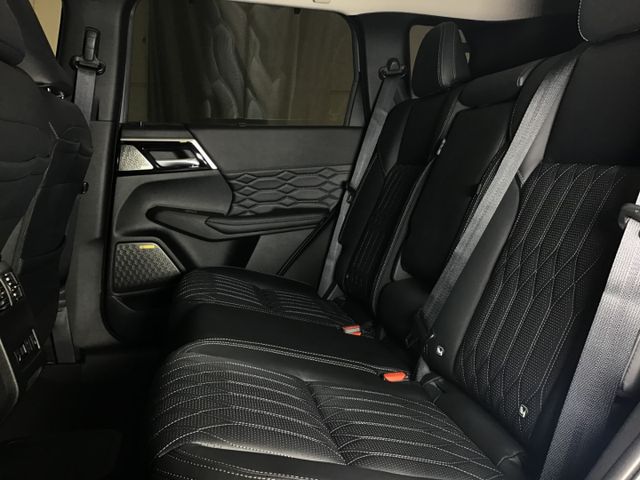 Fahrzeugabbildung Mitsubishi Plug-in Hybrid Outlander TOP ACC/Pano/Navi/Leder