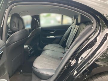 Mercedes E 200 - 11