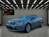 Volkswagen Passat Lim. *Highline*BlueMotion*Nav*Bi Xen*Led - Volkswagen Passat aus 2011: Bluemotion