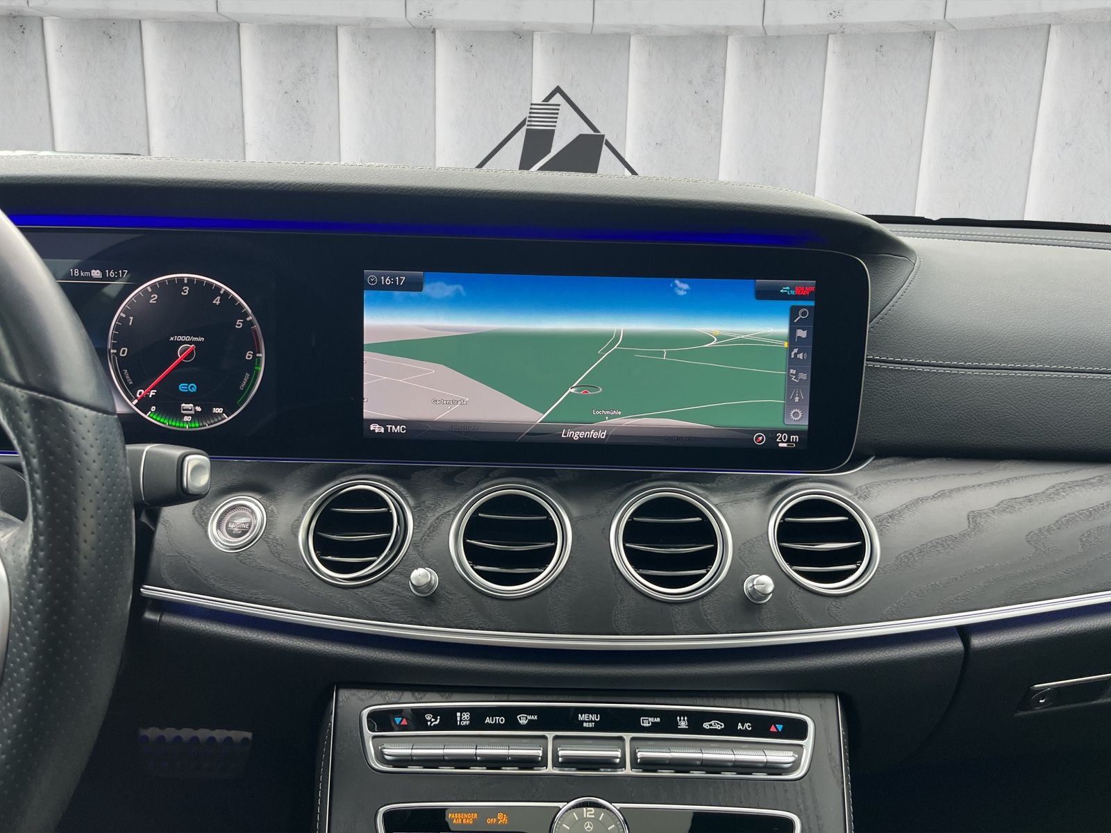 Fahrzeugabbildung Mercedes-Benz E 300 de*AMG Line*LED*ViCo*HUD*SHZ*PDC*Kamera***