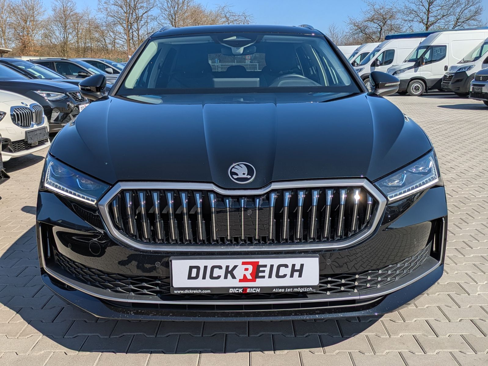 Fahrzeugabbildung SKODA Superb 2.0 TDI 4x4 Selection MATRIX*AHK*PANO*19"