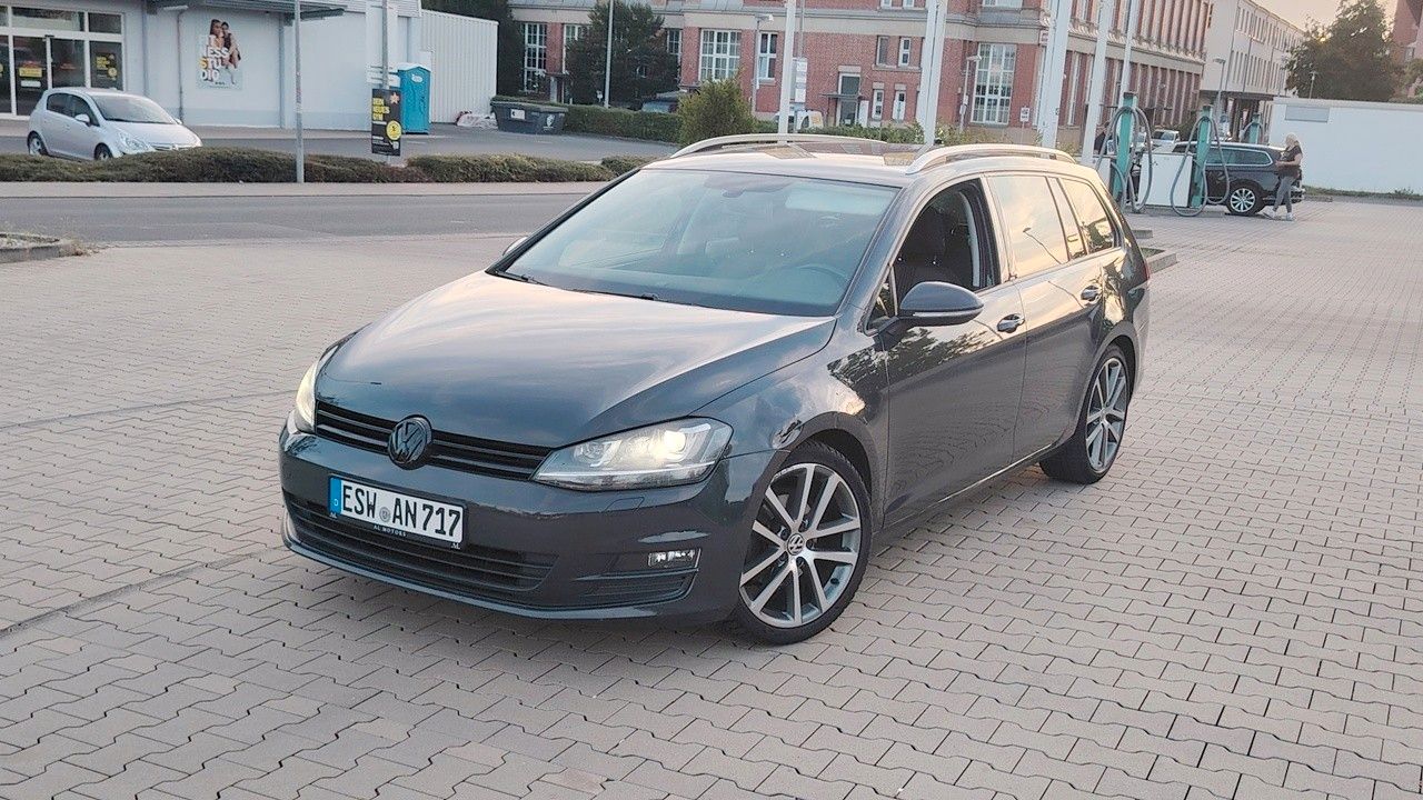 Volkswagen Golf - 1