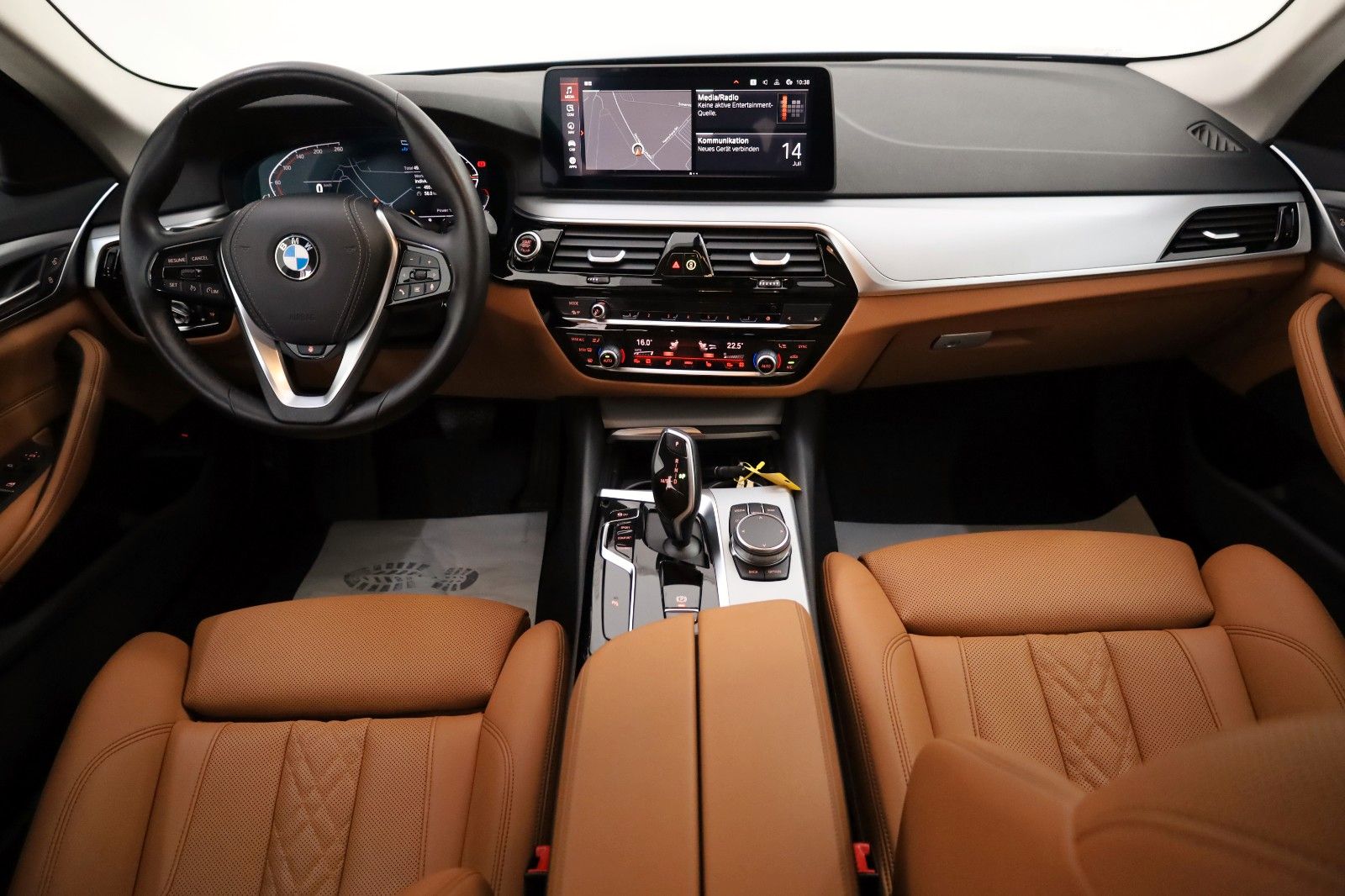 Fahrzeugabbildung BMW 520dA Touring Leder,Navi,LED,SH,PDC,el. AHK,Park