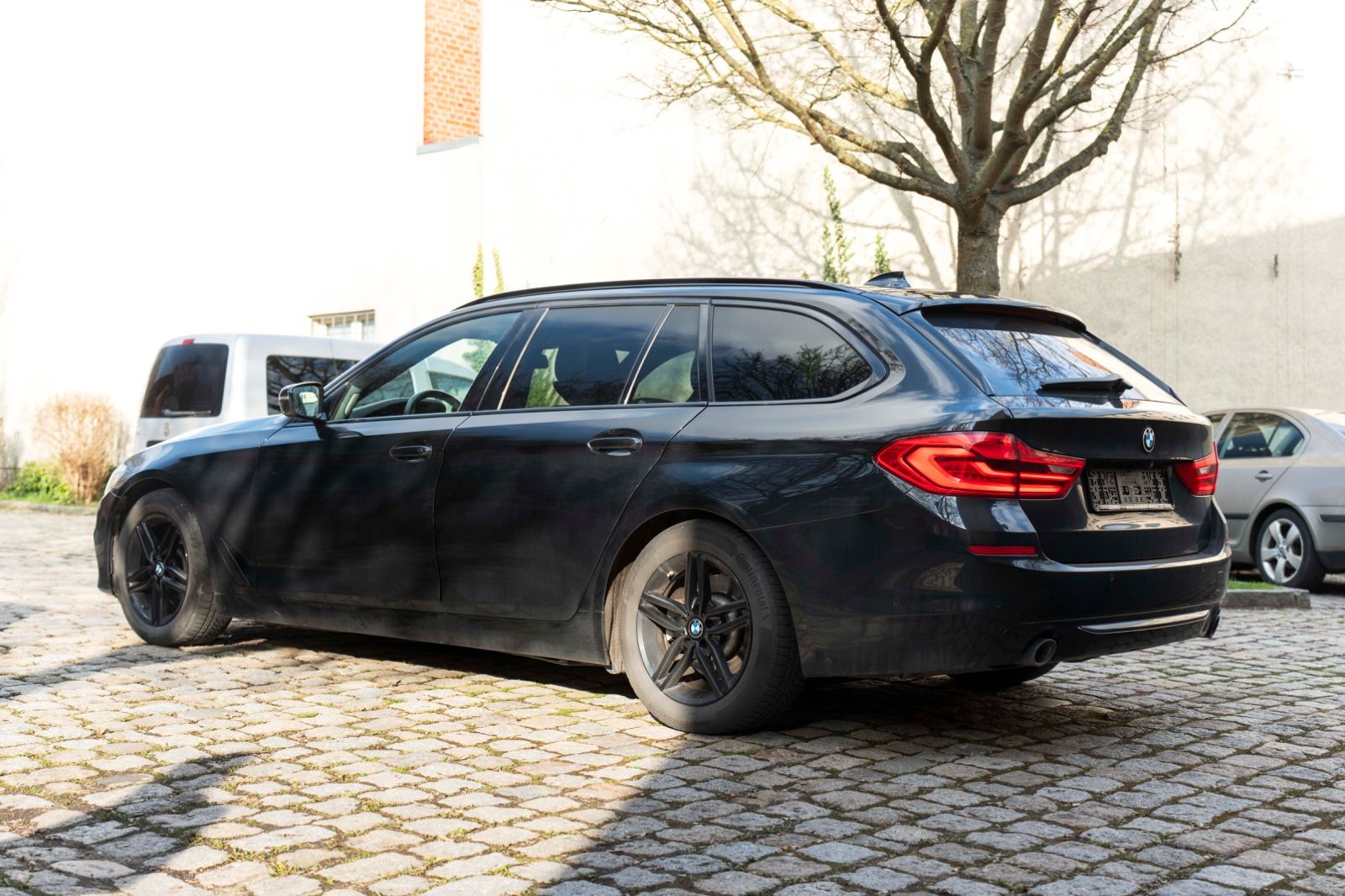 Fahrzeugabbildung BMW 520d xDrive SPORT SHADOW ACC LED H&K 360° TOTW