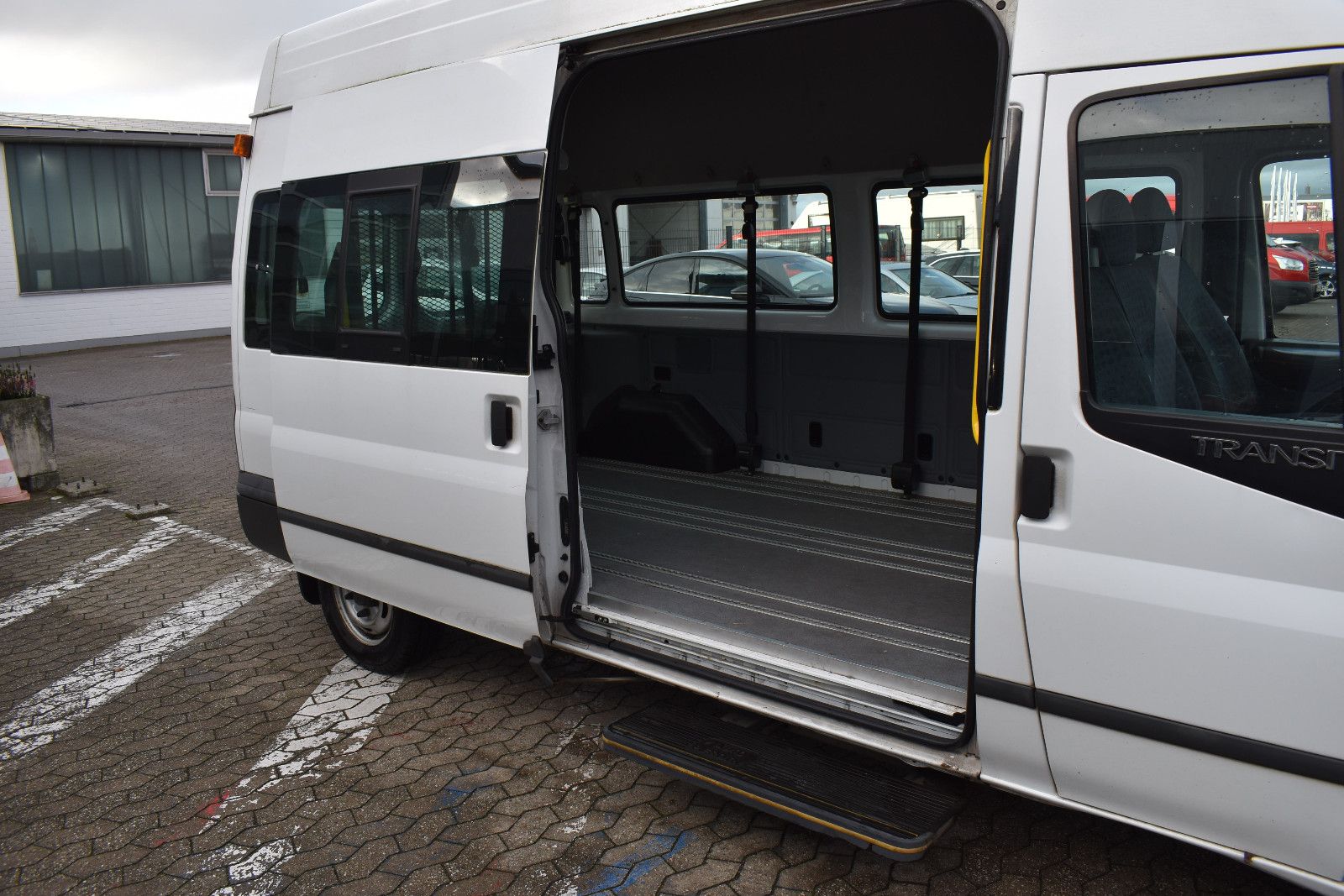 Fahrzeugabbildung Ford Transit Kombi FT 300 L Behindertengerecht*1278