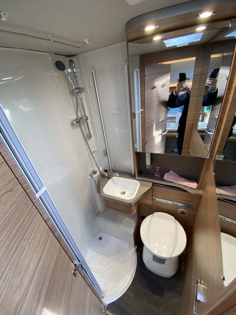 Fahrzeugabbildung Weinsberg CaraCompact MB EDITION PEPPER 640 MEG