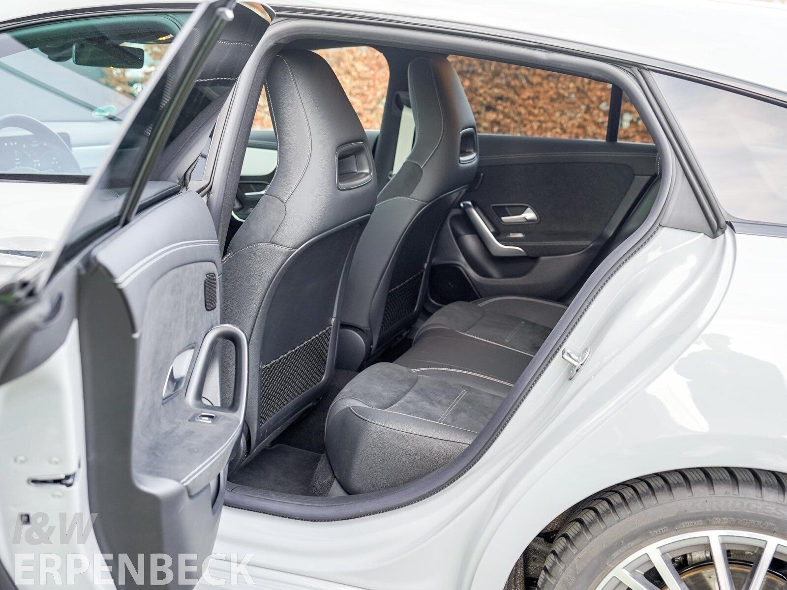 Fahrzeugabbildung Mercedes-Benz CLA 200 Shooting Brake/AMG/AHK/Night/360Grad