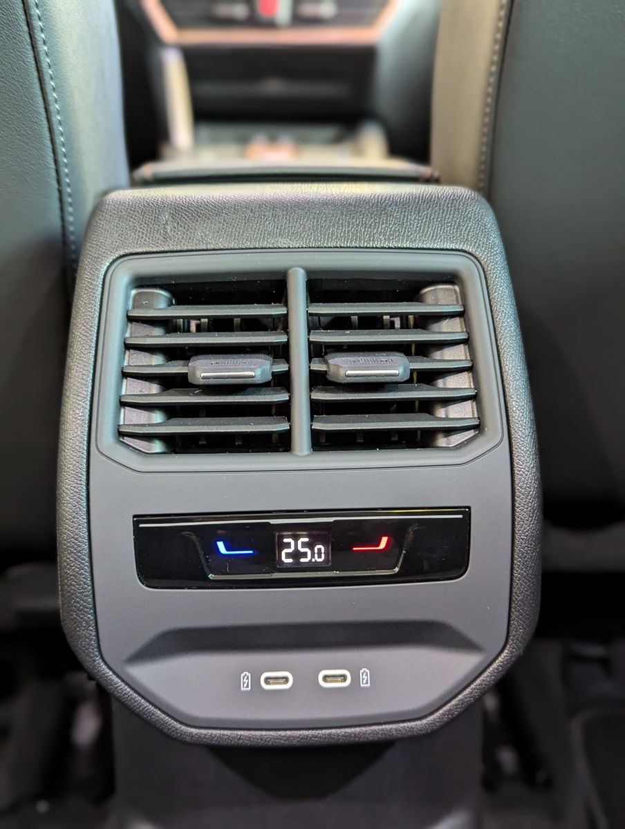 CUPRA Leon 1.5 eTSI Pano Intelligent-Dynamic-Edge-Pake - Image 24